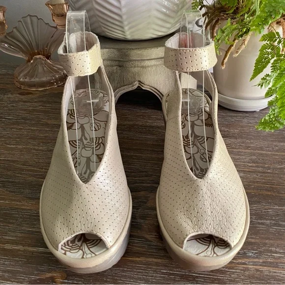 Fly London Yala Perforated‎ Peep Toe Slingback Wedges Shoes Womens 37 / 6.5-7 - Picture 3 of 10